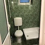 Gazde/Camere de închiriat Casa Petre *